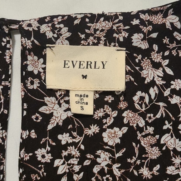 EVERLY Floral Print Black Blouse Small - Picture 7 of 7